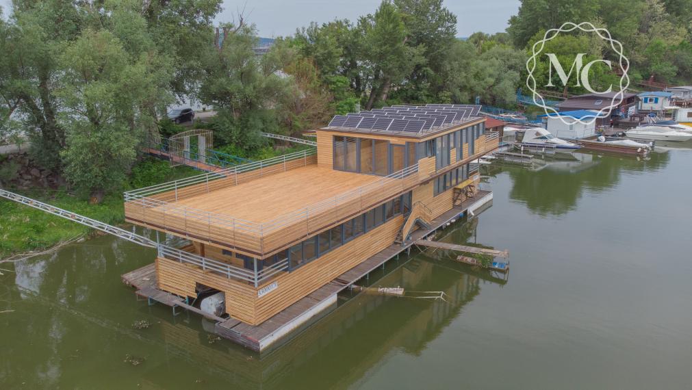 100PRO | Houseboat vo Vločom hrdle: Vaša oáza pokoja na vode s oficiálnym stojiskom a investičným potenciálom